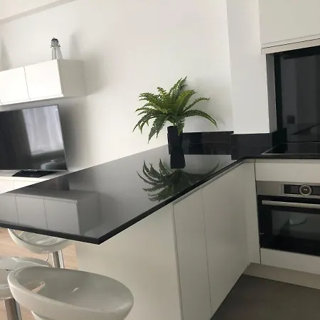 Apartment Shop & Sea